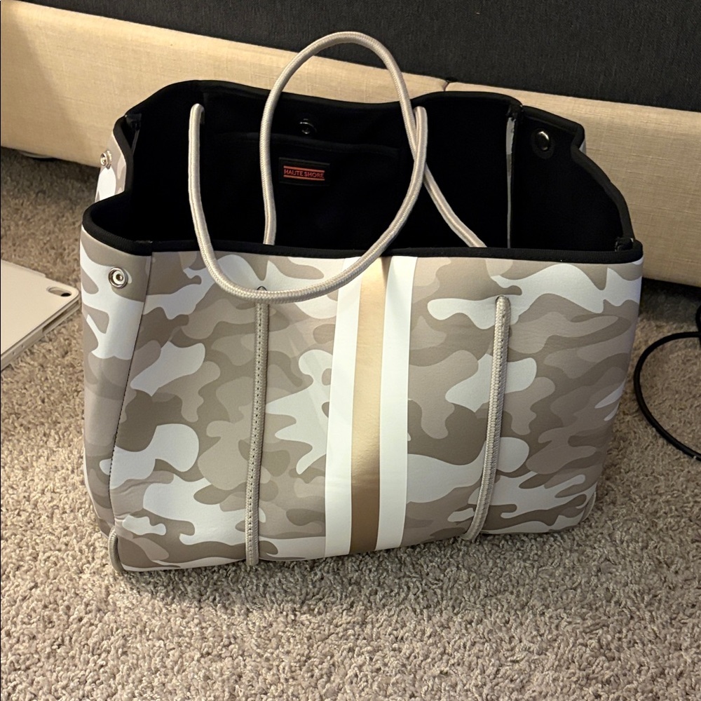 HAUTE SHORE Camouflage Duffel Bag in Gray and Cream
